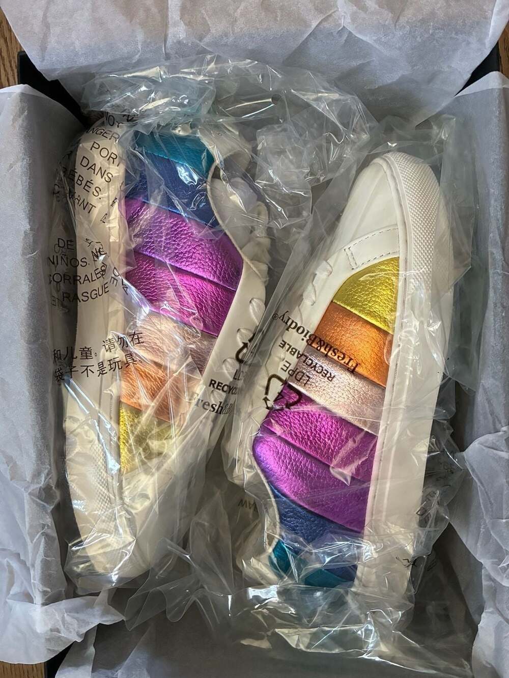 Kurt Geiger London Lane Rainbow Stripe Low-Top Sneakers-NWT-Size 5.5 womens